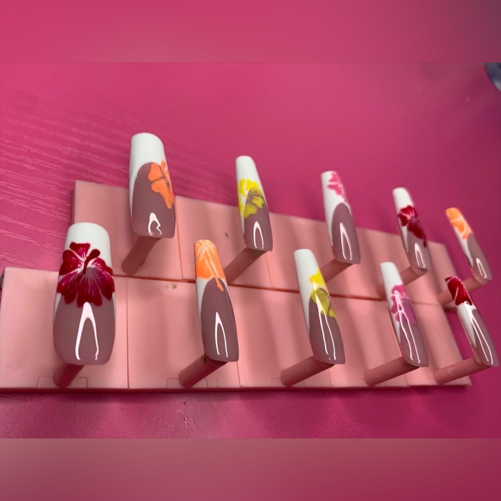 HAWAIIAN THEMED WHITE FRENCH TIP COFFIN PRESS ON NAIL SET - Picture 4 of 4